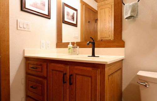 Hidden Hillside Retreat - A Secluded Modern Cabin - Foto 13