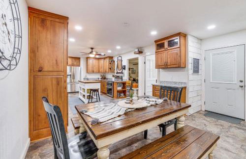 Beaver Lake Getaway with 2 Decks, Grill, and Views! - Foto 6