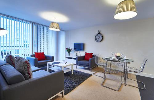 ShortstayMK Vizion apartments, with free superfast wi-fi, parking - Foto 124