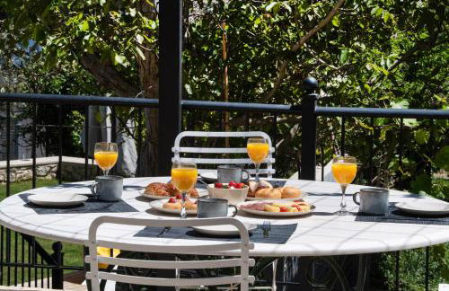 AV Suites - Maria - Photo 16