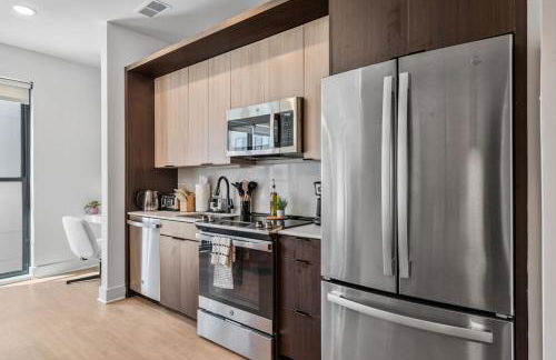 OTR King Bed Free On Site Parking Gym Pool Club Room - Foto 14