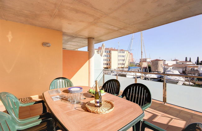 Apartment With Scenic View - Photo 16