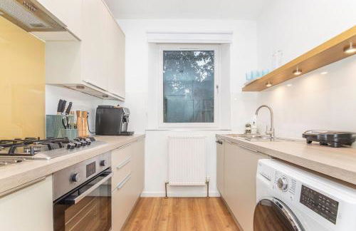 Private Hot Tub - Garden Terrace - Free Parking - Zen & Bubbles - Foto 12