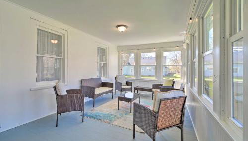 Walk to Beach! Sodus Point Escape with Private Yard - Foto 3