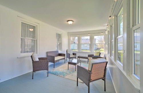 Walk to Beach! Sodus Point Escape with Private Yard - Foto 3