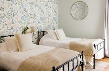 "The Dawning House" - Peaceful Modern Stay w/ Yard - Foto 28