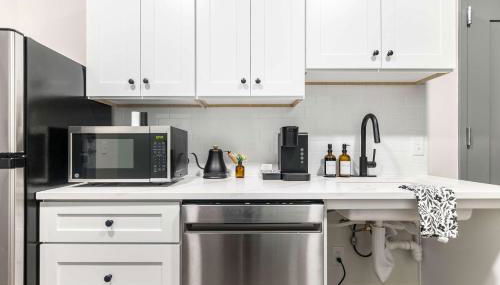 Dynamic Stay Connected Comfort Steps from Atrium - Foto 4