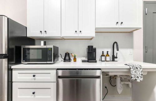 Dynamic Stay Connected Comfort Steps from Atrium - Foto 4