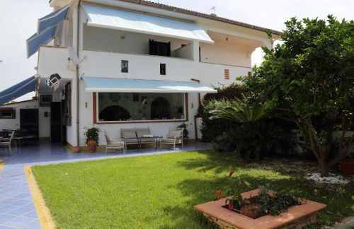 Villa con giardino a pochi passi dal mare - Foto 23