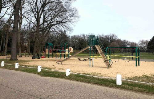 Beachglass Cottage - Family Friendly Kids and Pets - Photo 42