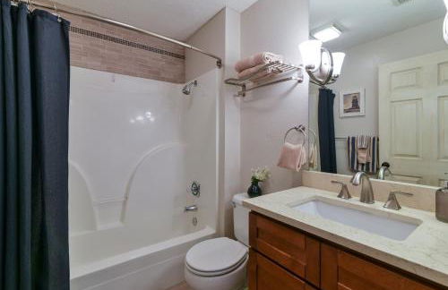 3BR Lake View Condo - Stairs Required - Close to Marina - Pool -FREE TICKETS INCLUDED - 700EP - Foto 26