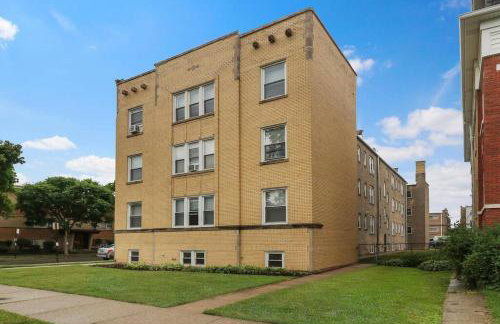 2BR Alluring Apartment with Laundry - Cullom D3 - Photo 15