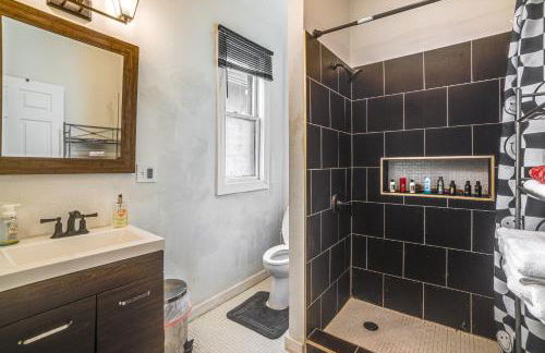 2 Mi to Dtwn Milwaukee Family Home with Yard - Photo 11