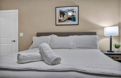 Luxury High-Rise • 18th Floor Condo • Parking 23 - Foto $