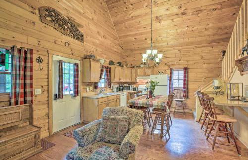 Resort Cabin with Fire Pit Golf, Hike and Play! - Foto 8