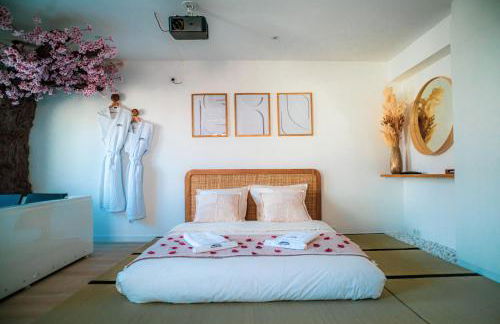 Nuit romantique, Suite avec jacuzzi et cinéma privé au design Japandi - Foto 16