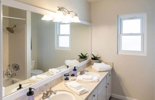 4Bd, putt putt, turf, grill, fire pit & more! - Photo 26