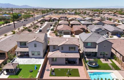 Modern Desert Home-Great for families & groups, near golf, hiking, and city fun, Private in-law suite with own entrance also available separately - Foto 42