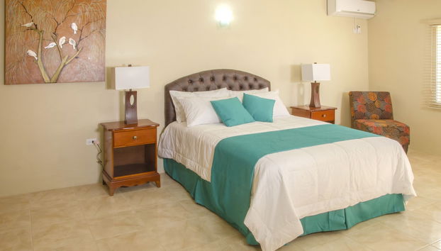 Runaway Shores - Photo 2, Room