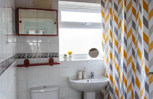 Cosy Inn near Luton Station, Mall and Luton Airport 10 Min - Foto 3