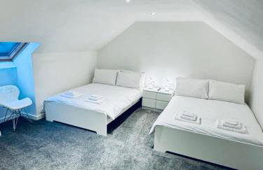 Modern 2 bedroom House With Loft Conversion - Foto 18