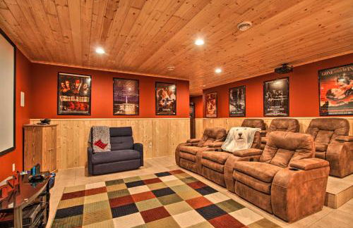 Cabin with Fire Pit and Movie Room, 1 Mi to Lake - Foto 20