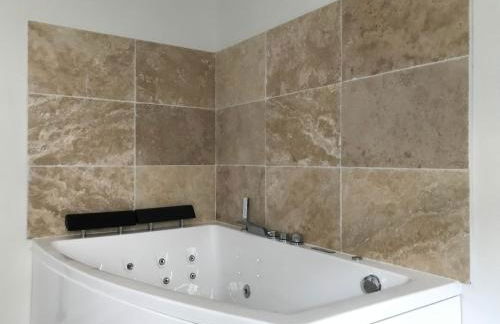 Bel appartement rdc détente Balnéo & Ciné & Terrasse proche Centre Gare Amiens - Foto 4