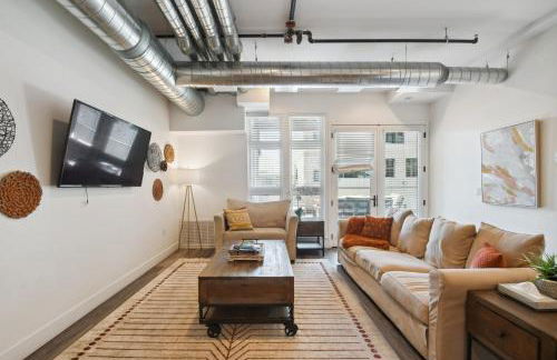 Brushed & Bold | RiNo Art Lofts - Foto 23