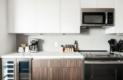 Contemporary Condo - Grill - Balcony - Tesoro - Foto 9