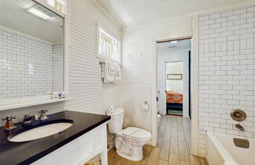 Dog-Friendly Cottage by the Beach with Private Pool, Pool Spa, & Free WiFi - Foto 17