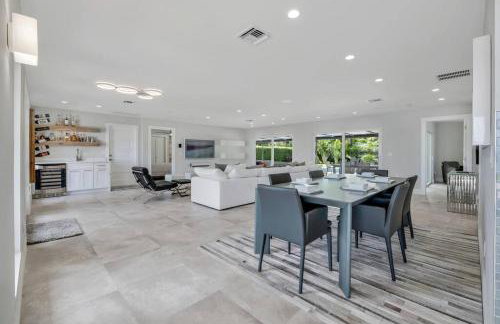 Intercostal Front Singer Island Pool Home - Photo 16