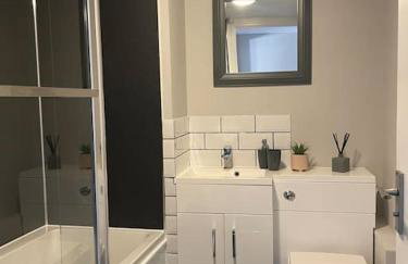 Oak House by ShortStays4U A Modern 3Bedroom Townhouse with free parking in town! - Foto 13