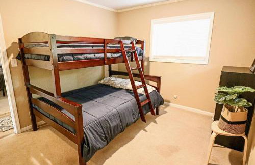 Bryan Lake Oasis in Downtown Lake Ann - Foto 16