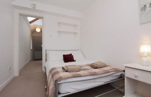 Large Cosy House Ideal for Corporate Lets - Photo 6