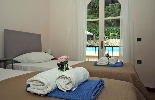 Villa Litsa Large Private Pool Walk to Beach Sea Views A C Wifi - Foto 40