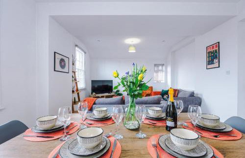 Modern 3 Bedroom House Perfect for Short and Long Stays - Foto 59