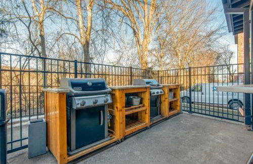 One-Of-A-Kind! Roll Up Garage Door-Pool, Speakeasy - Foto 54