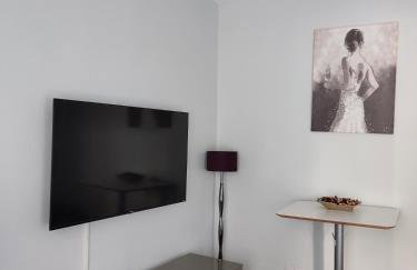 Newly Refurbished 2- Bed Stylish Home - Foto 32