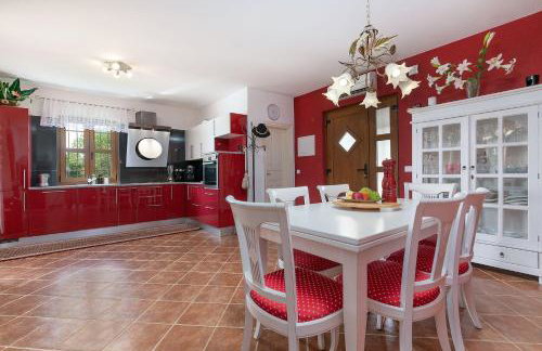 Mediterrane Villa mit privatem Salzwasserpool, Babybett, Whirlpool, Tischtennis, Spielplatz - Foto 17