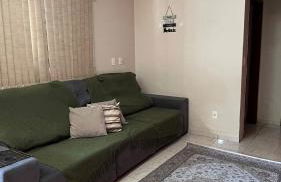 Casa com piscina bem localizada - Foto 1