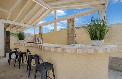 Spacious 4BR w/ Pool, Spa, Mini Golf & Game Lounge - Foto 5