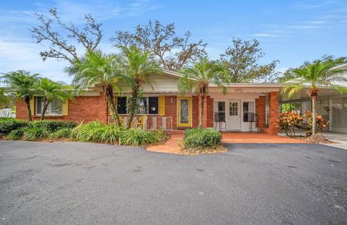 Family Pool Home • Sleeps 8 - Foto 21