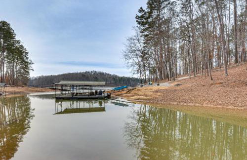 Waterfront Lake Hartwell Retreat with Indoor Hot Tub - Foto 1