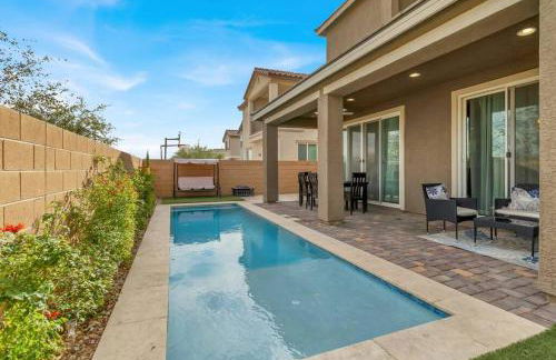 Serenity Retreat: 3BR, Heated Pool, Parking - Foto 28