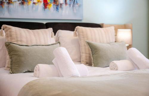 Coastal Escape with Balcony & River Dart Views - Foto 15