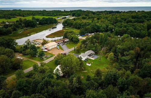 Mexico Point Farmhouse - Photo 11