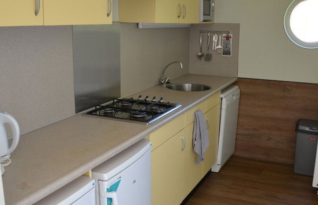 Bungalow in South Holland With Unique Design - Photo 5