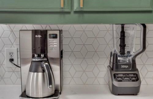 Boho Chic Home w Backyard Paradise - Pool + Grill - Foto 16