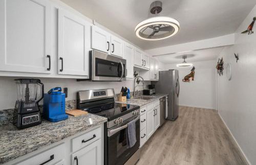 3BR 2BA Cozy Home with Jacuzzi Near Downtown - Foto 9