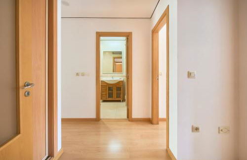 Spacious Apt Near Beach & Train, By TimeCooler - Foto 65